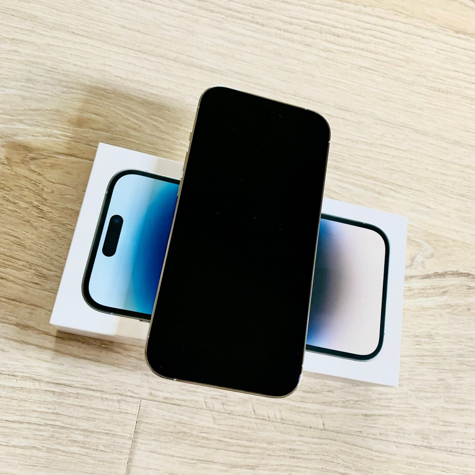 iPhone 14 PRO : 256GB - SILVER / UNLOCKED / APPLE WARRANTY - Like New Condition 7V39