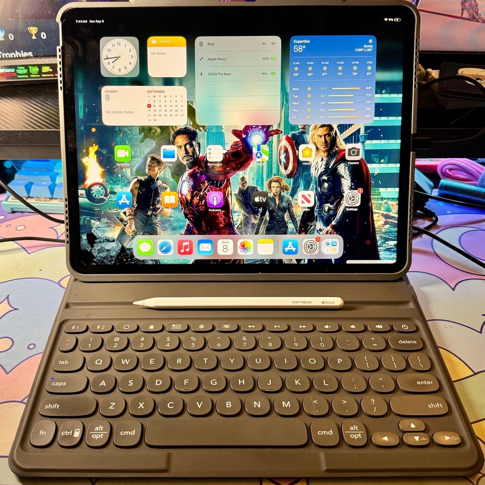 iPad Pro 5th Gen 12.9 1tb Cellular Unlocked! + Apple Pencil and Keyboard Case! 3R26