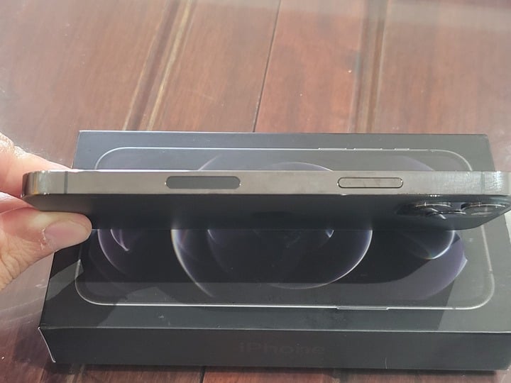 UNLOCKED Apple iPhone 12 Pro 128 GB Graphite - Great Condition 6R16