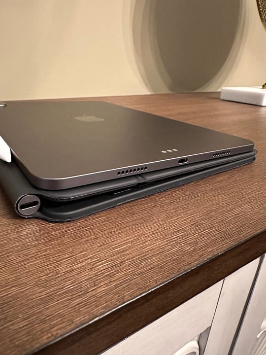 iPad Pro 11-inch (3rd Generation) Bundle 7L85