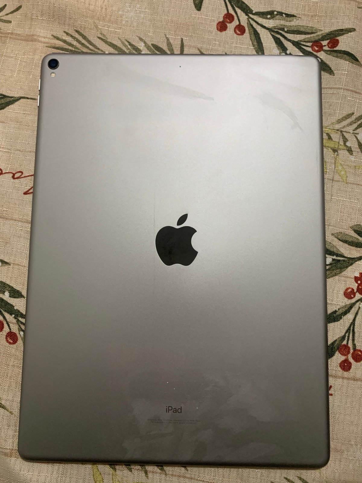 Apple iPad Pro 12.9” 2nd generation 64GB unlocked like new! 3M69