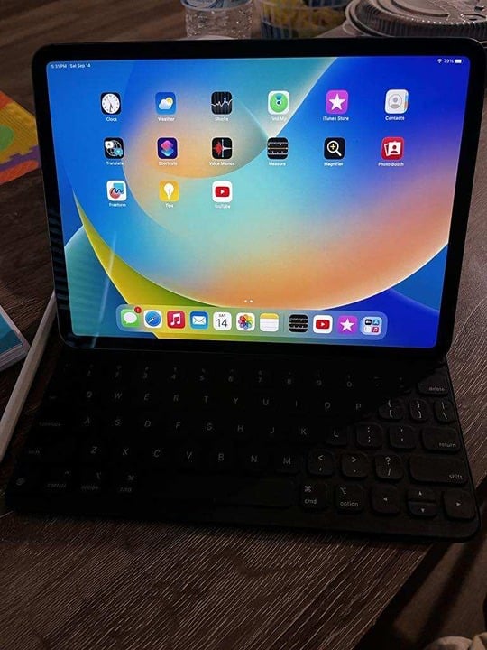 M1 iPad Pro 3rd Gen 128GB WiFi + Cellular with Apple Pencil and Folio Keyboard 9R66