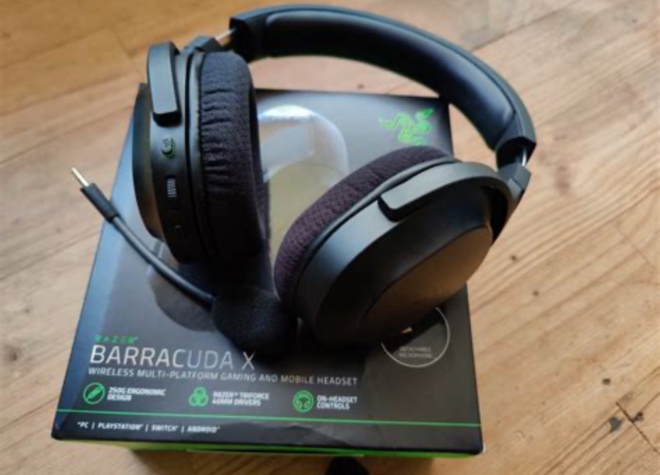 PS5 Digital Edition Slim w/ Headset Razer Barracuda X 9G97