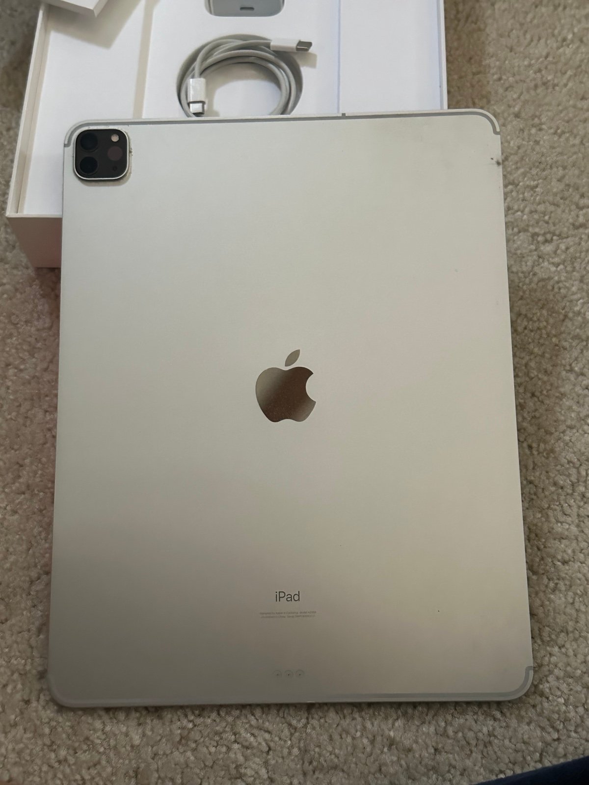 Apple iPad Pro 12.9 inch 4th generation with pencil and magic keyboard 5F56