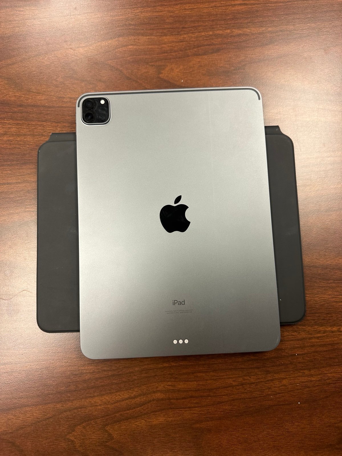 ipad pro 11” 3rd generation with magic keyboard and apple pencil 2nd generation 7R39