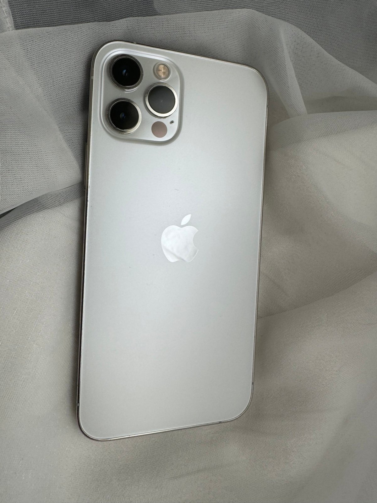 Apple iPhone 12 Pro Max 256 GB in Silver for Unlocked 7Z35