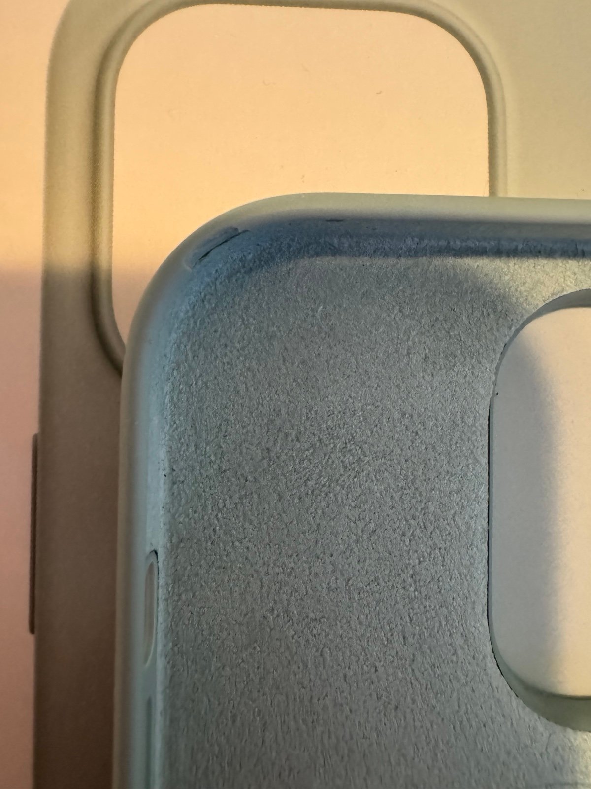 iphone14 pro with 4 Apple Cases and 2 Tempered Glass Screen Protectors 9O83