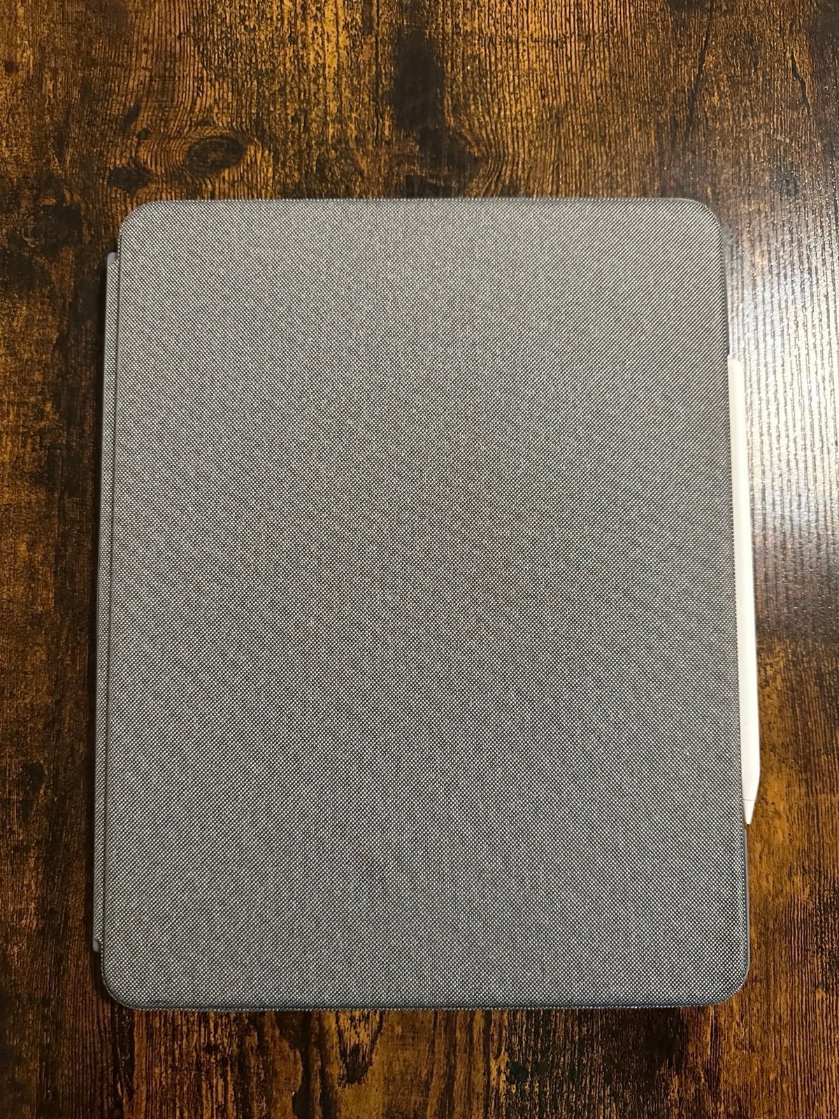 iPad Pro with Apple Pencil and keyboard case 3P51