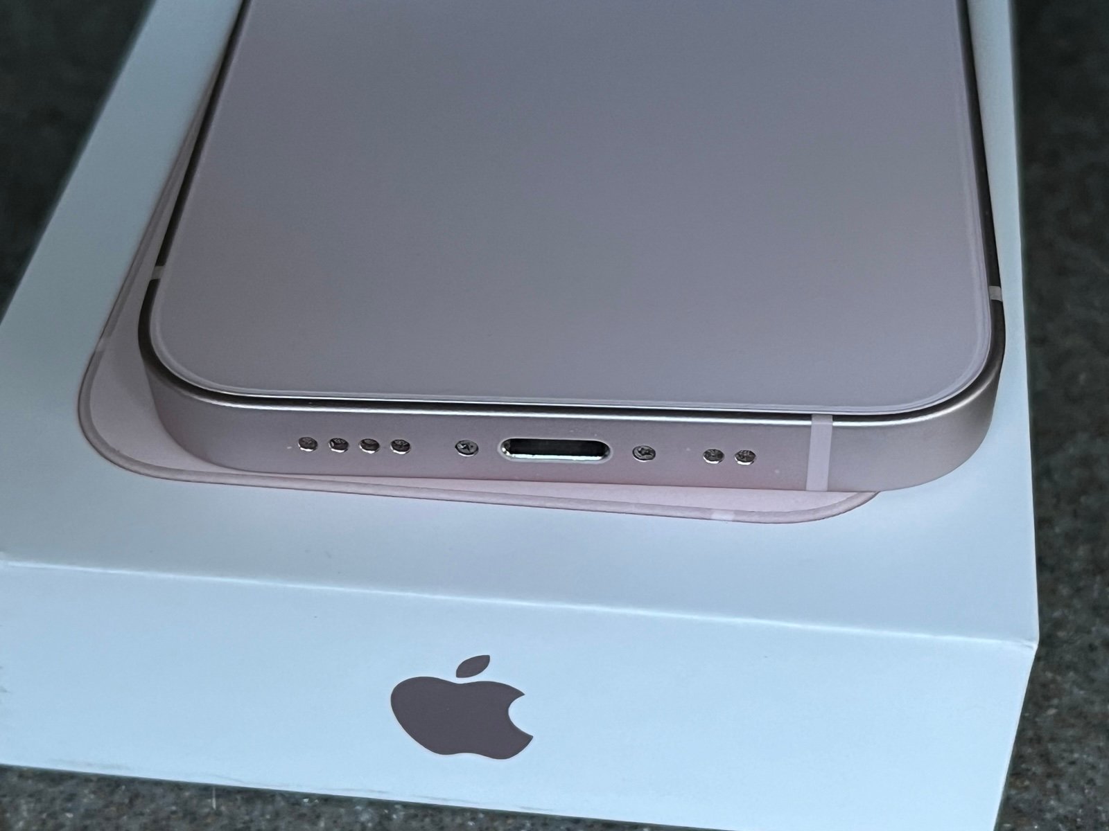 Like New Apple iPhone 13 Mini 256GB Unlocked 5G Cell Phone with Apple Case 2W39