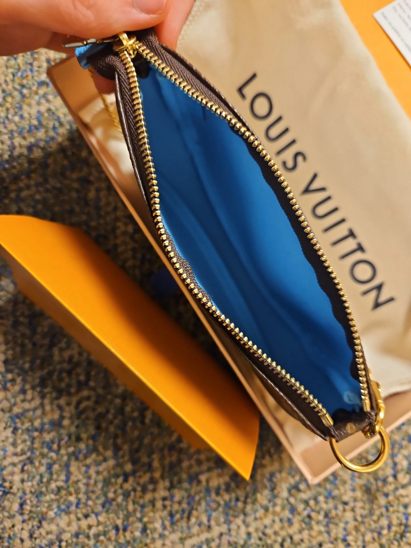 Louis vuitton mini pochette accessoires christmas animation 2022