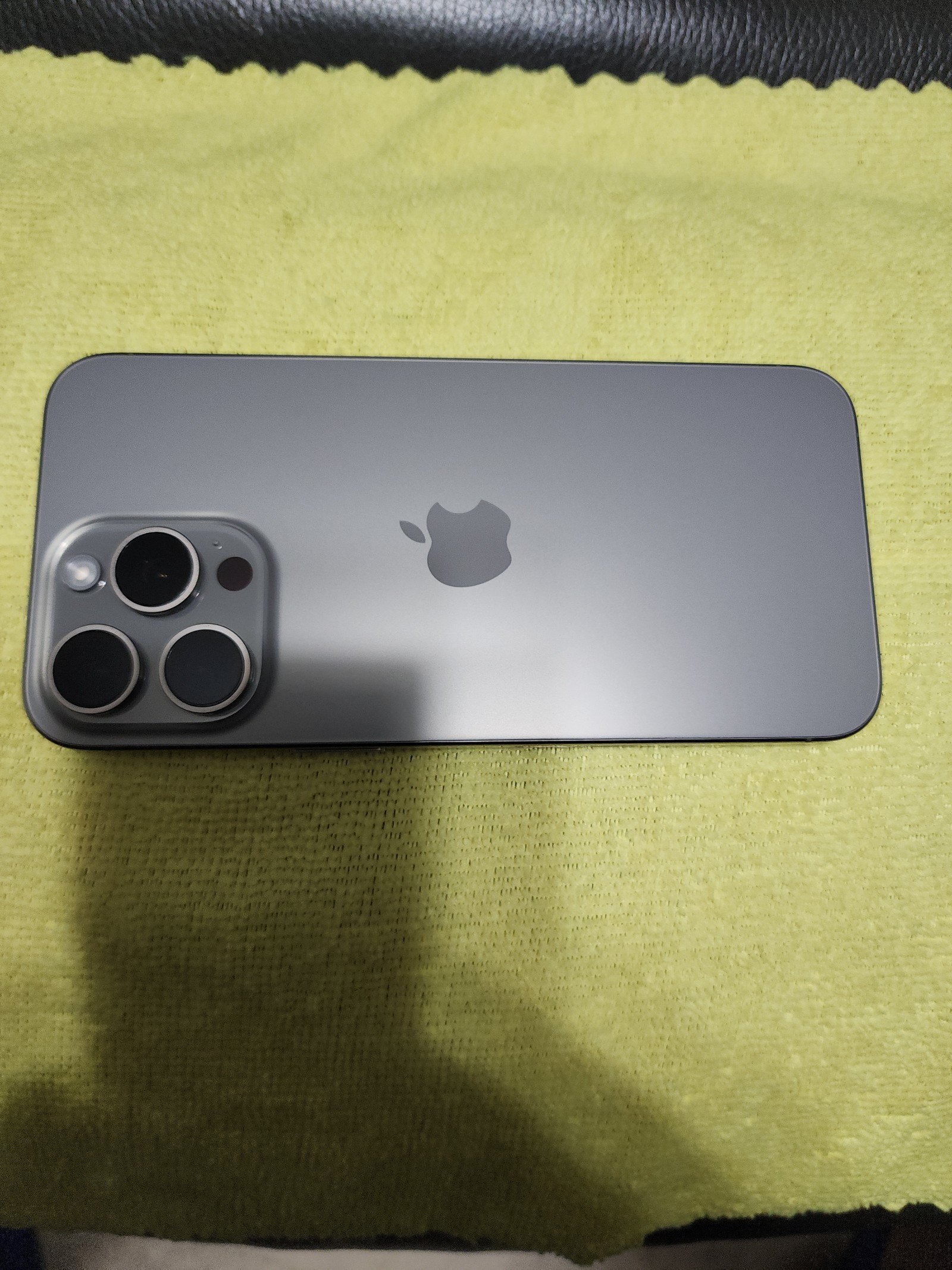 iPhone 15 Pro Max 1TB Fully Unlocked 9V56