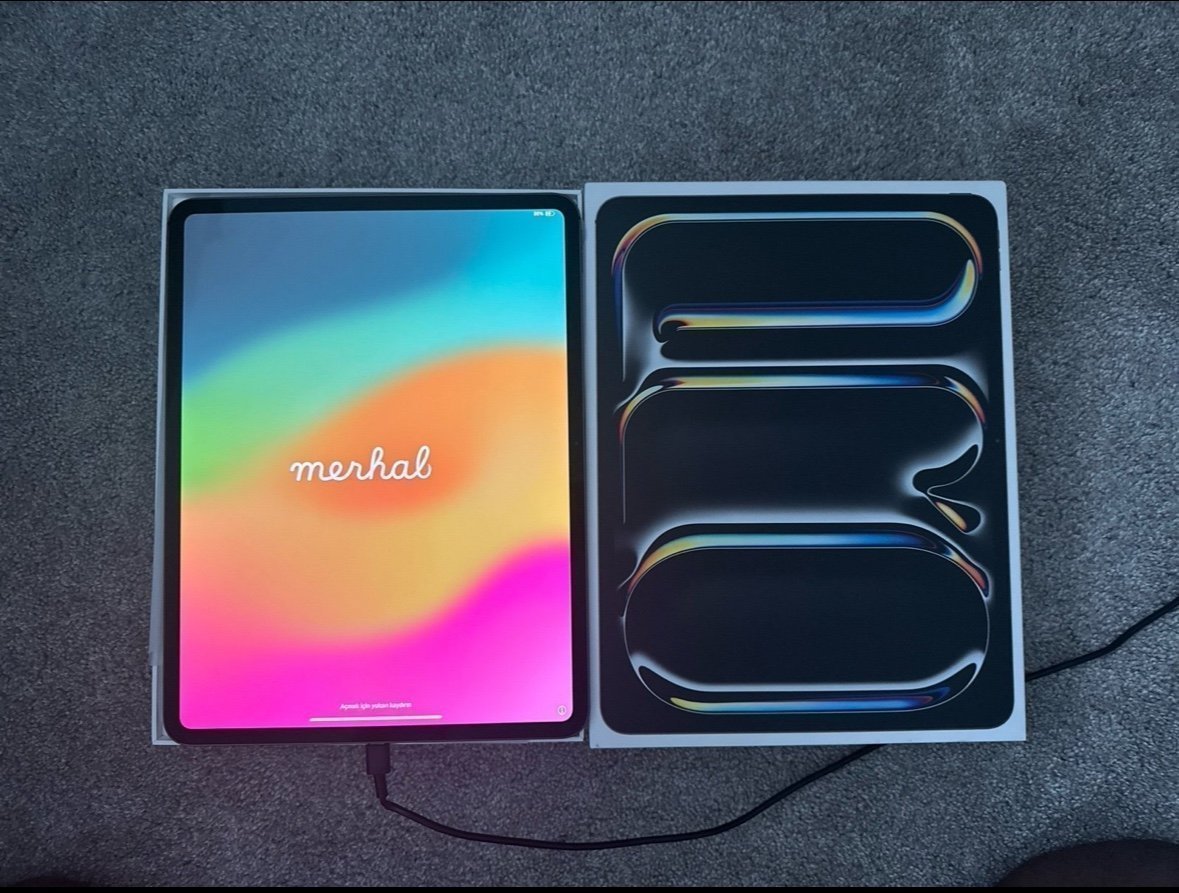 Ipad Pro 13 inch M4(With Apple Intelligence) 9E86