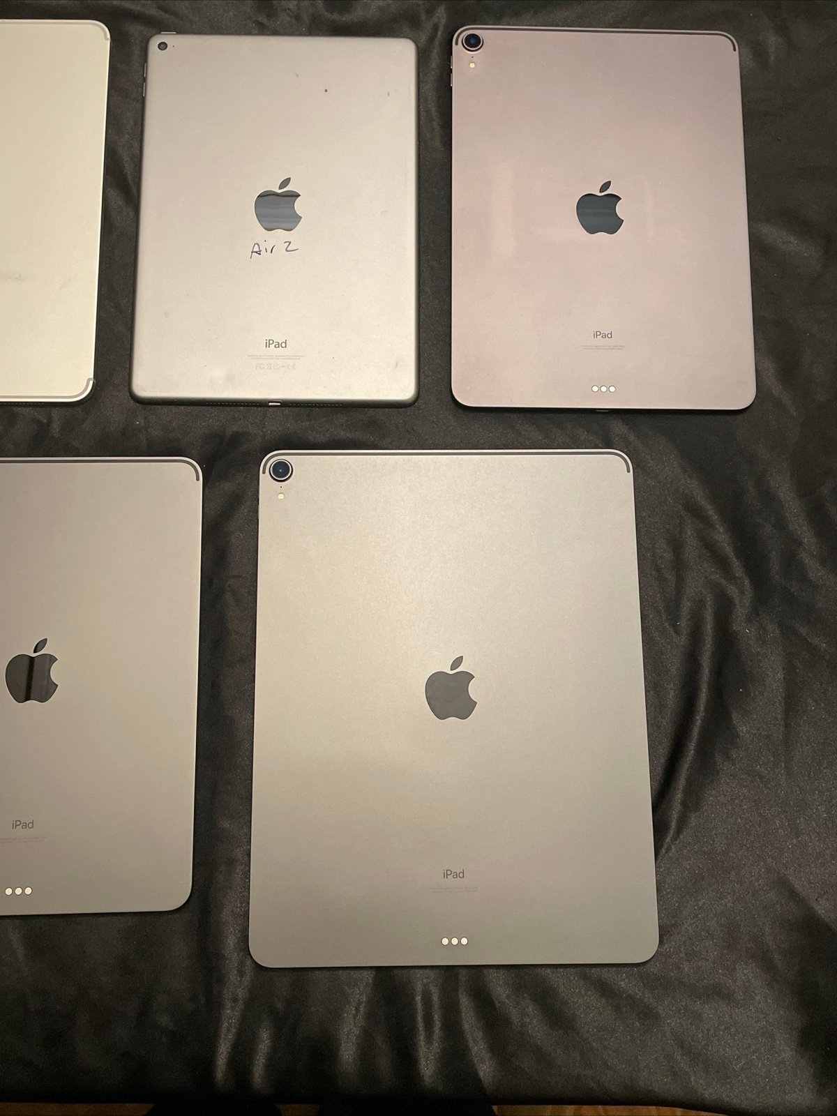4 iPad Pros iCloud locked 6T51