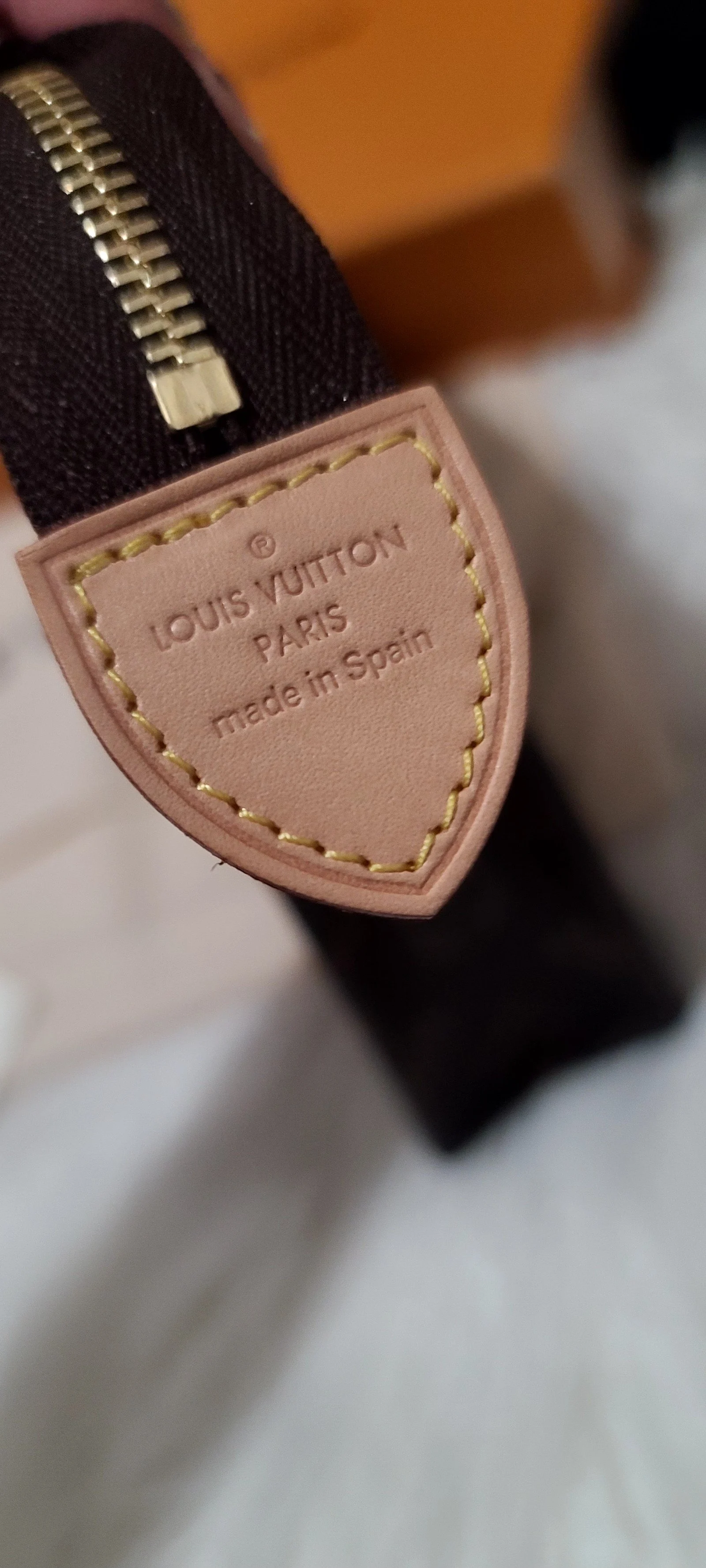 Toiletry 26 with insert