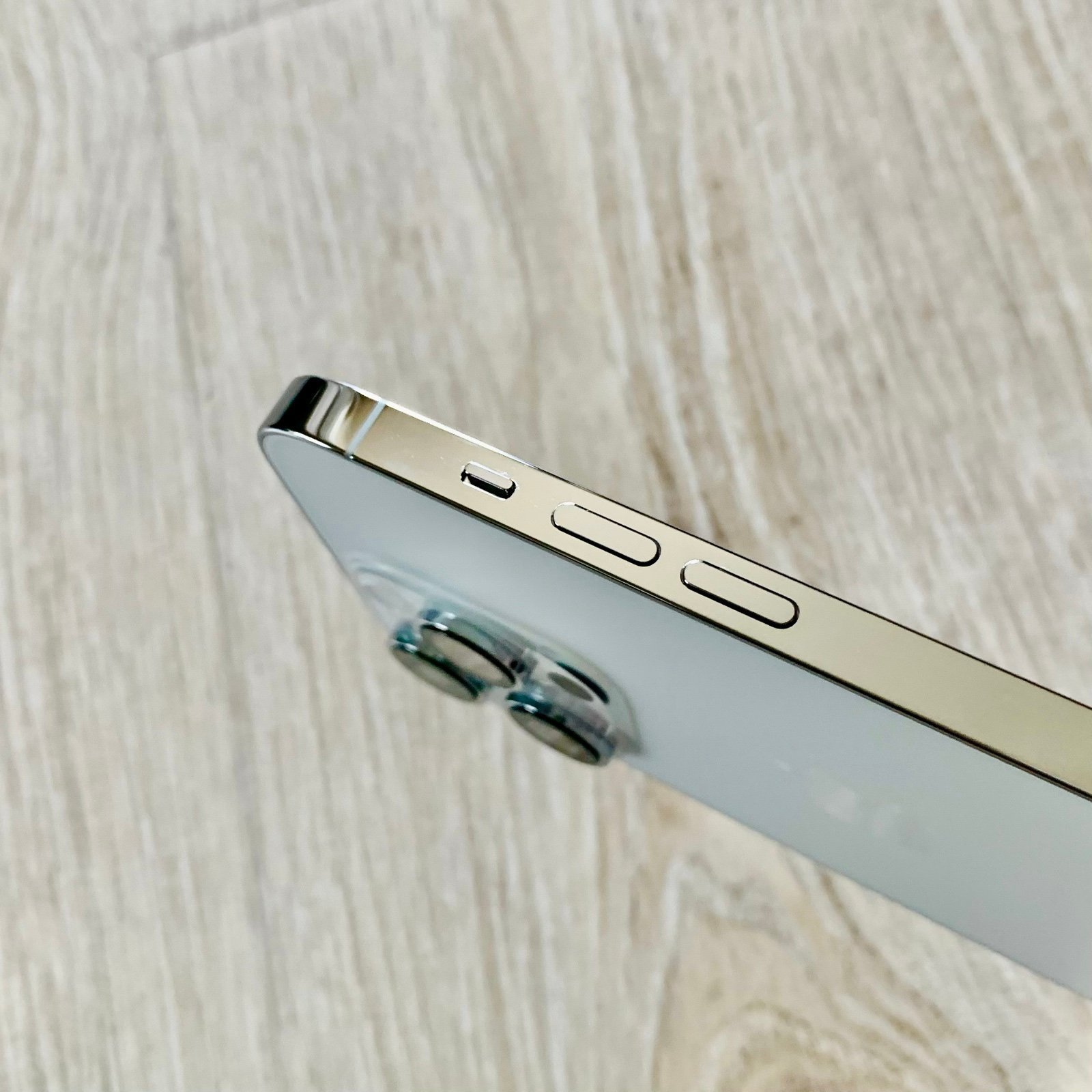 iPhone 14 PRO : 256GB - SILVER / UNLOCKED / APPLE WARRANTY - Like New Condition 7V39