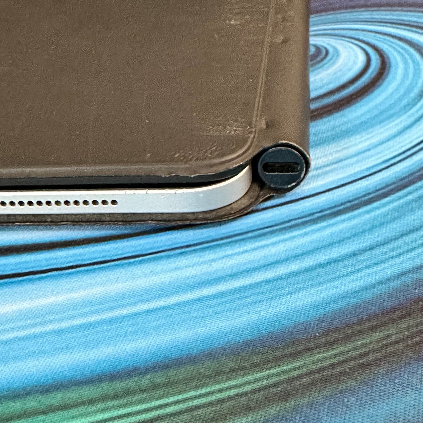 Apple iPad Pro 12.9” 4th Gen 256gb WiFi + Cellular Unlocked w/ Magic Keyboard 1H36