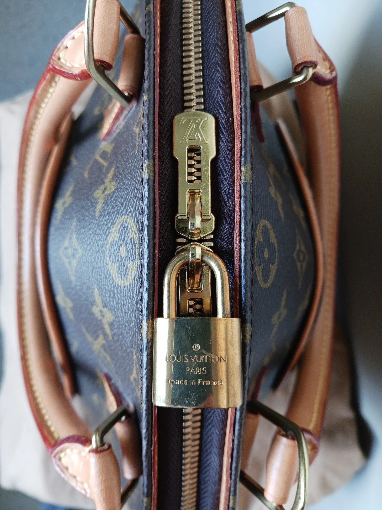 Louis Vuittons Ellipse Mm monogram satchel