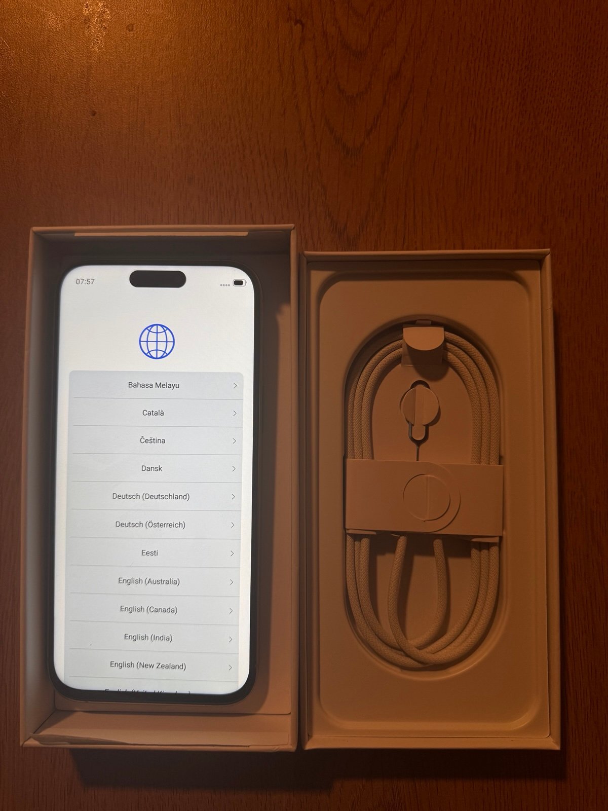 Apple iPhone 16 2J62