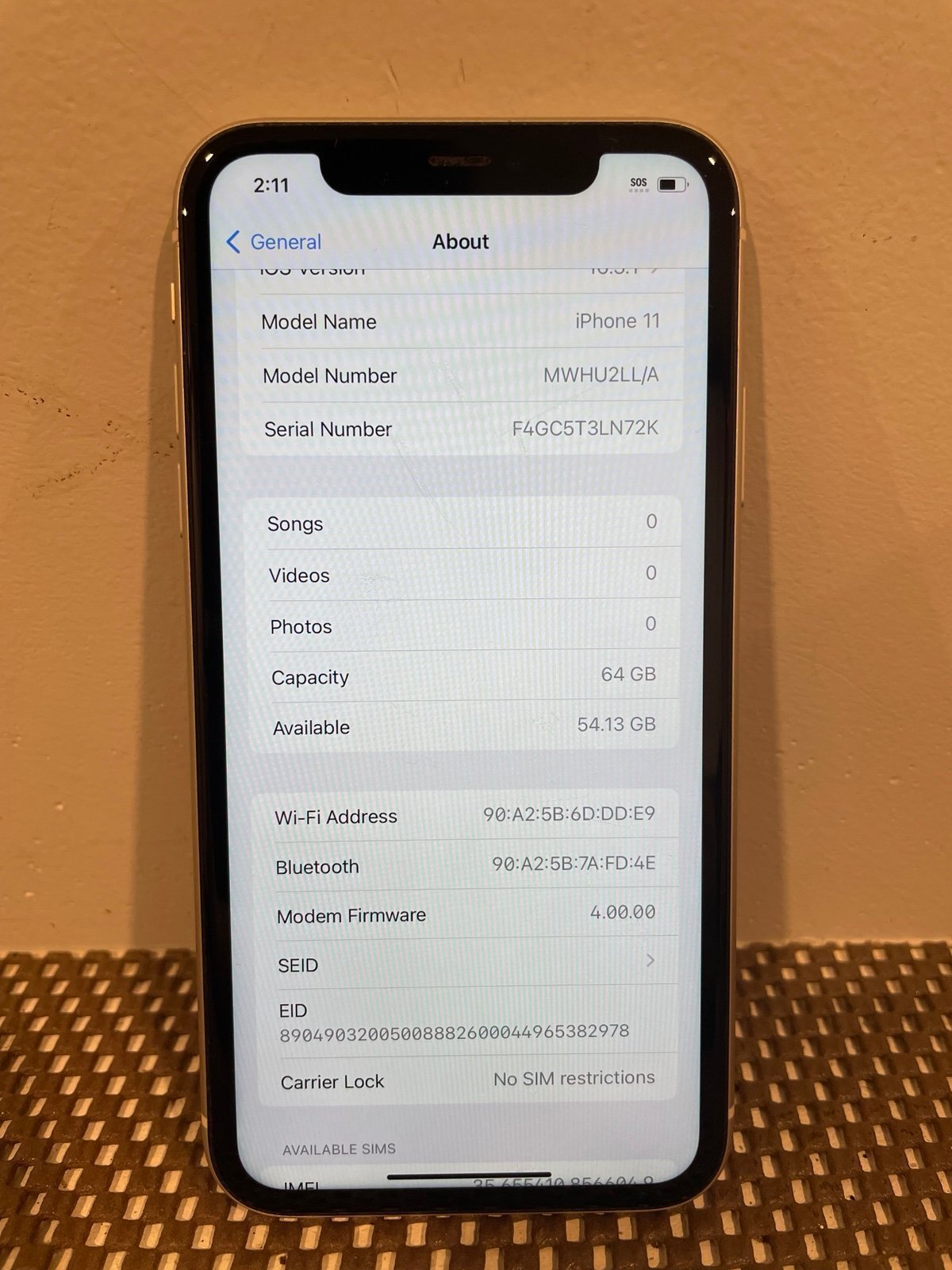 iPhone 11 White 64 GB unlocked. 1V31