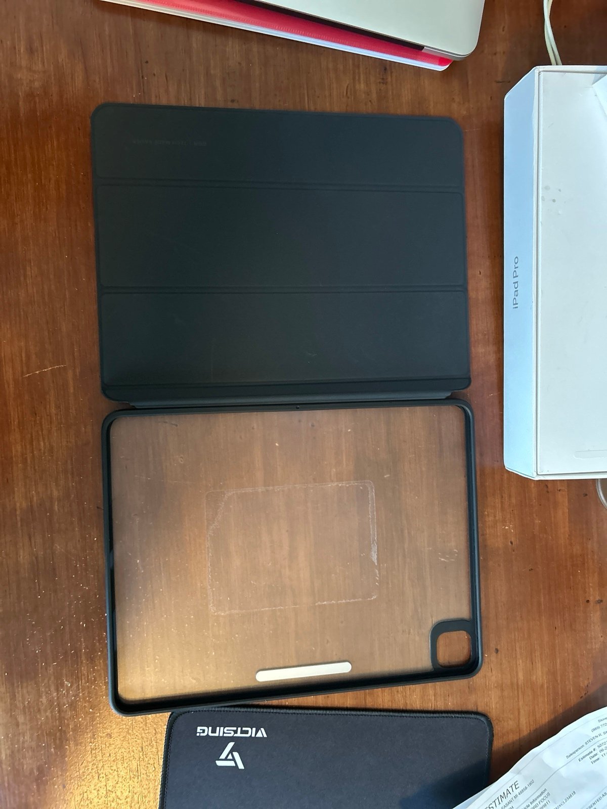 IPad Pro 6th generation 128gb WIFI + Cellular Bundle 2G28