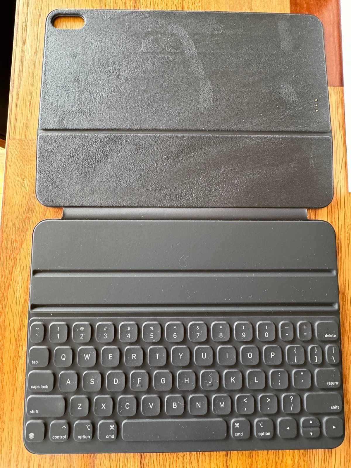 Apple iPad Pro 11” 1st Generation (64GB Space Gray) + Apple Smart Keyboard Folio 5A75