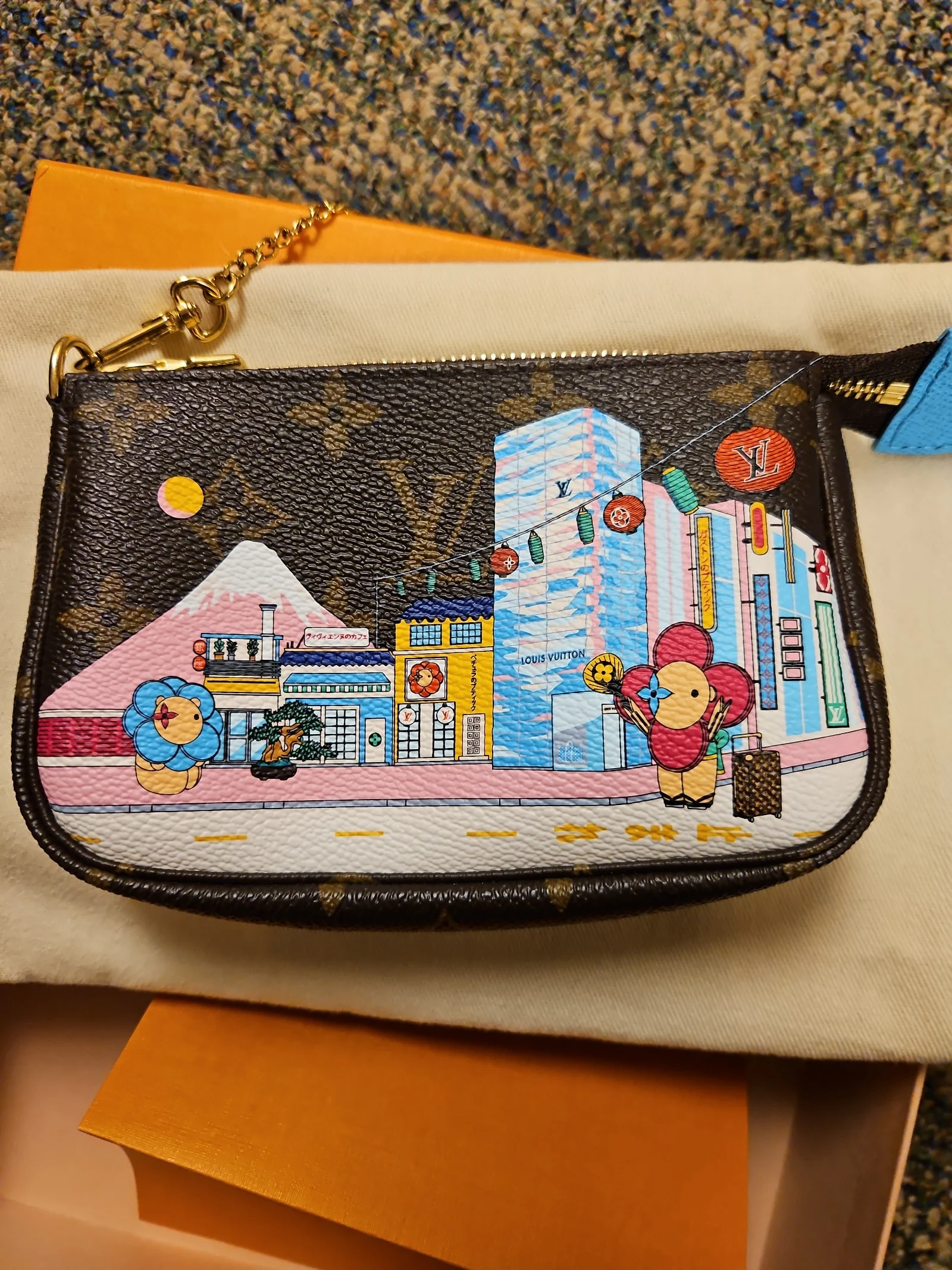 Louis vuitton mini pochette accessoires christmas animation 2022