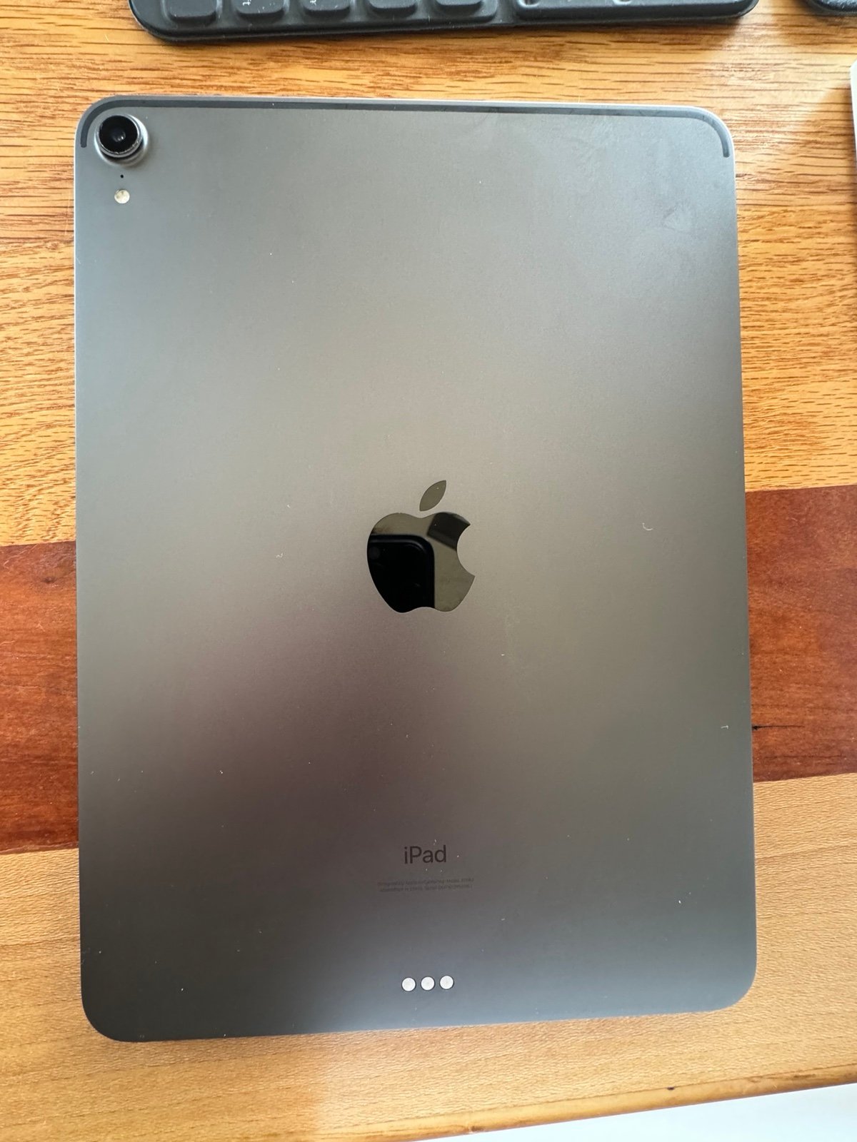 Apple iPad Pro 11” 1st Generation (64GB Space Gray) + Apple Smart Keyboard Folio 5A75