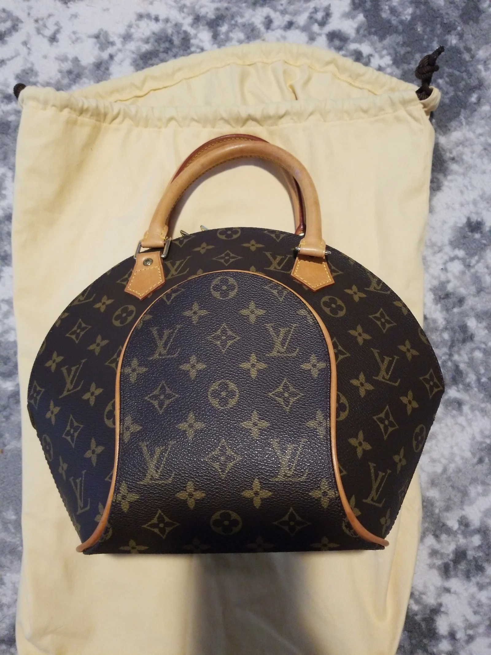 Louis Vuitton Monogram Ellipse, AUTHENTICATED w Certificate, Like NEW!