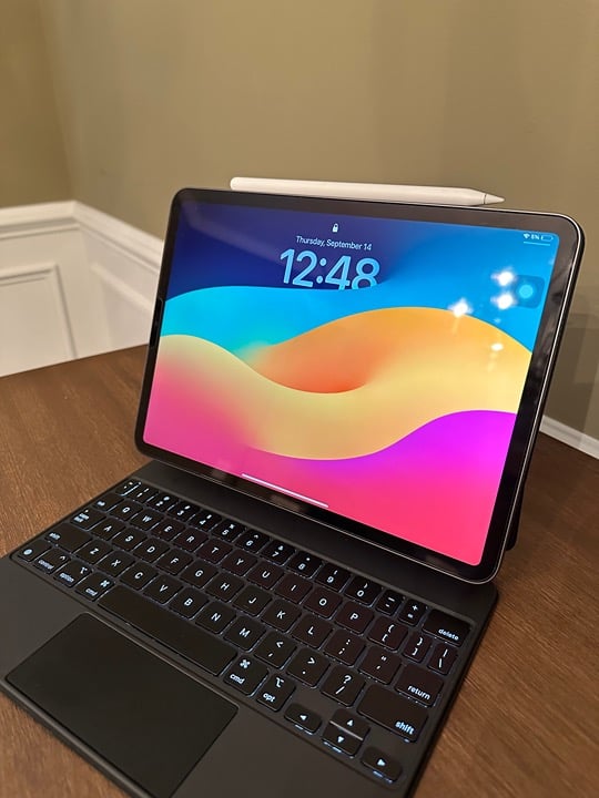 iPad Pro 11-inch (3rd Generation) Bundle 7L85