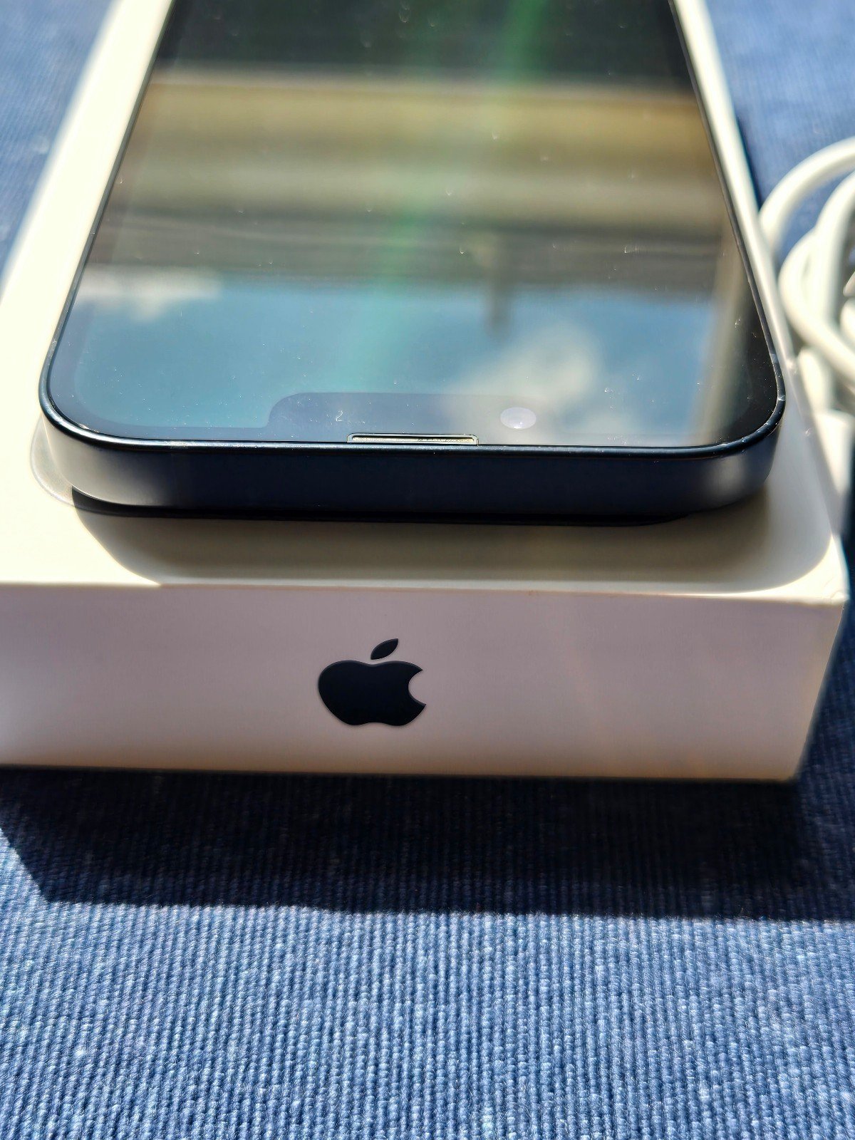 Apple iPhone 14 Unlocked 128GB Midnight Comes With Screen Protector and Charger 2S11