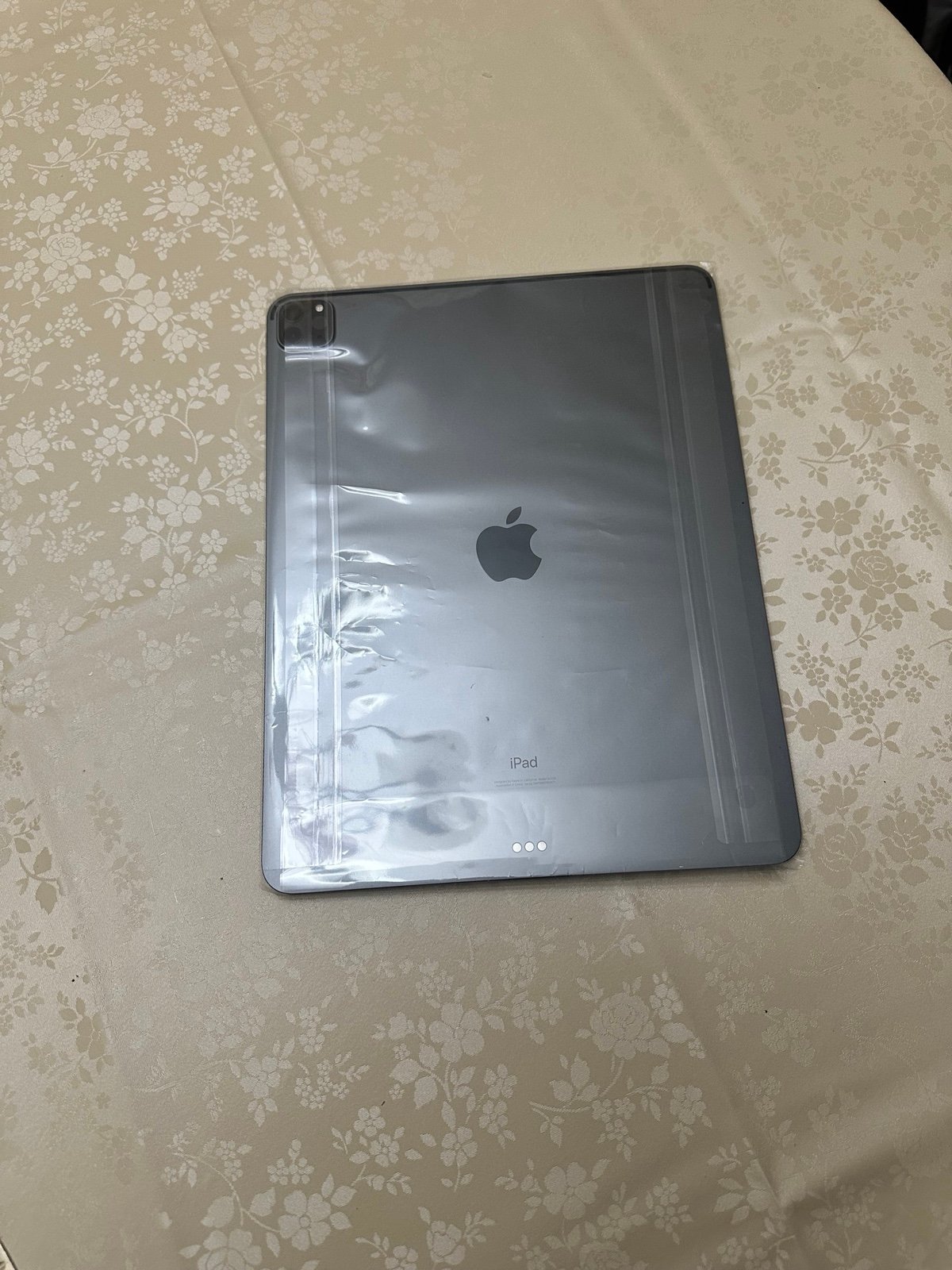 Apple iPad Pro 4th Generation 256 GB in Space Gray 12.9 7J65