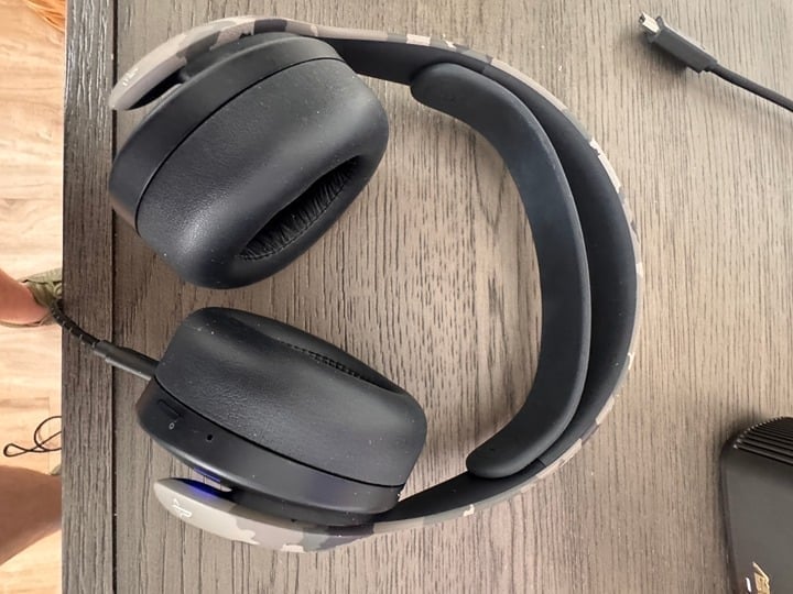 PlayStation 5 Digital Edition Back and White Skins & Dual Sense Edge controller 1S53