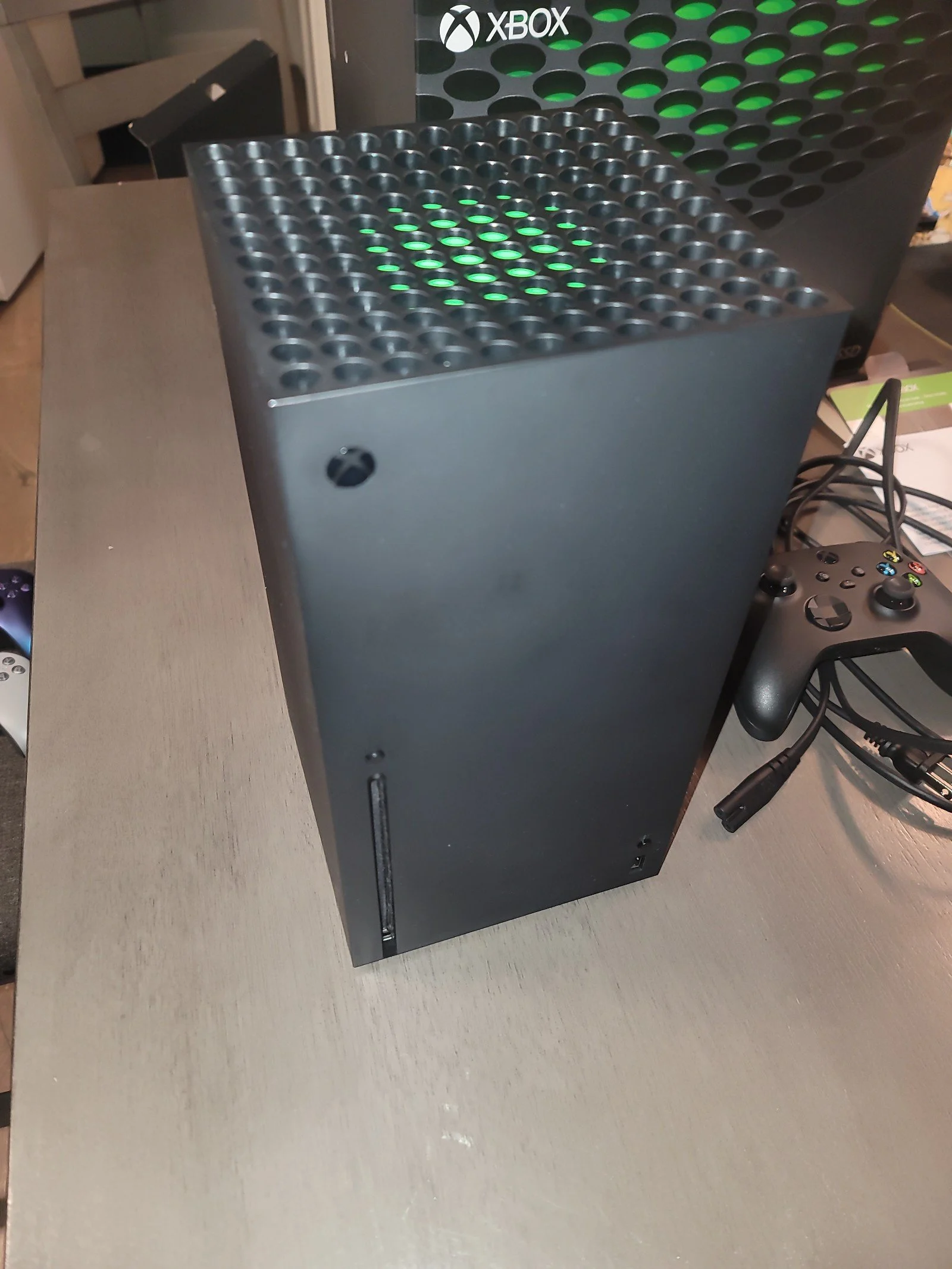 Xbox Series X 1 TB SSD with Controller Battery Charger 3K29