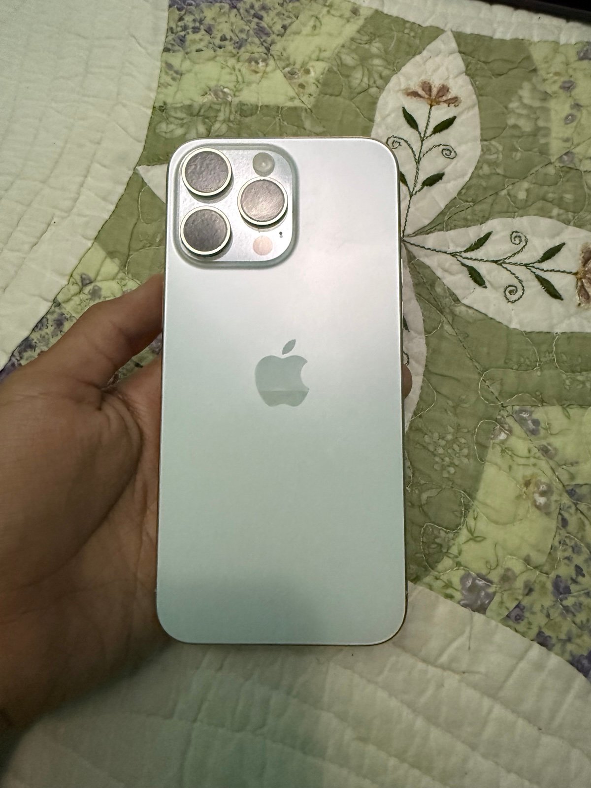 iPhone 15 pro max locked 1G83