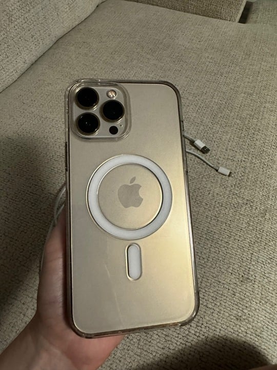 Iphone 13 pro max Gold 256 GB phone unlocked I DON'T ACCEPT OFFERS! 9A51