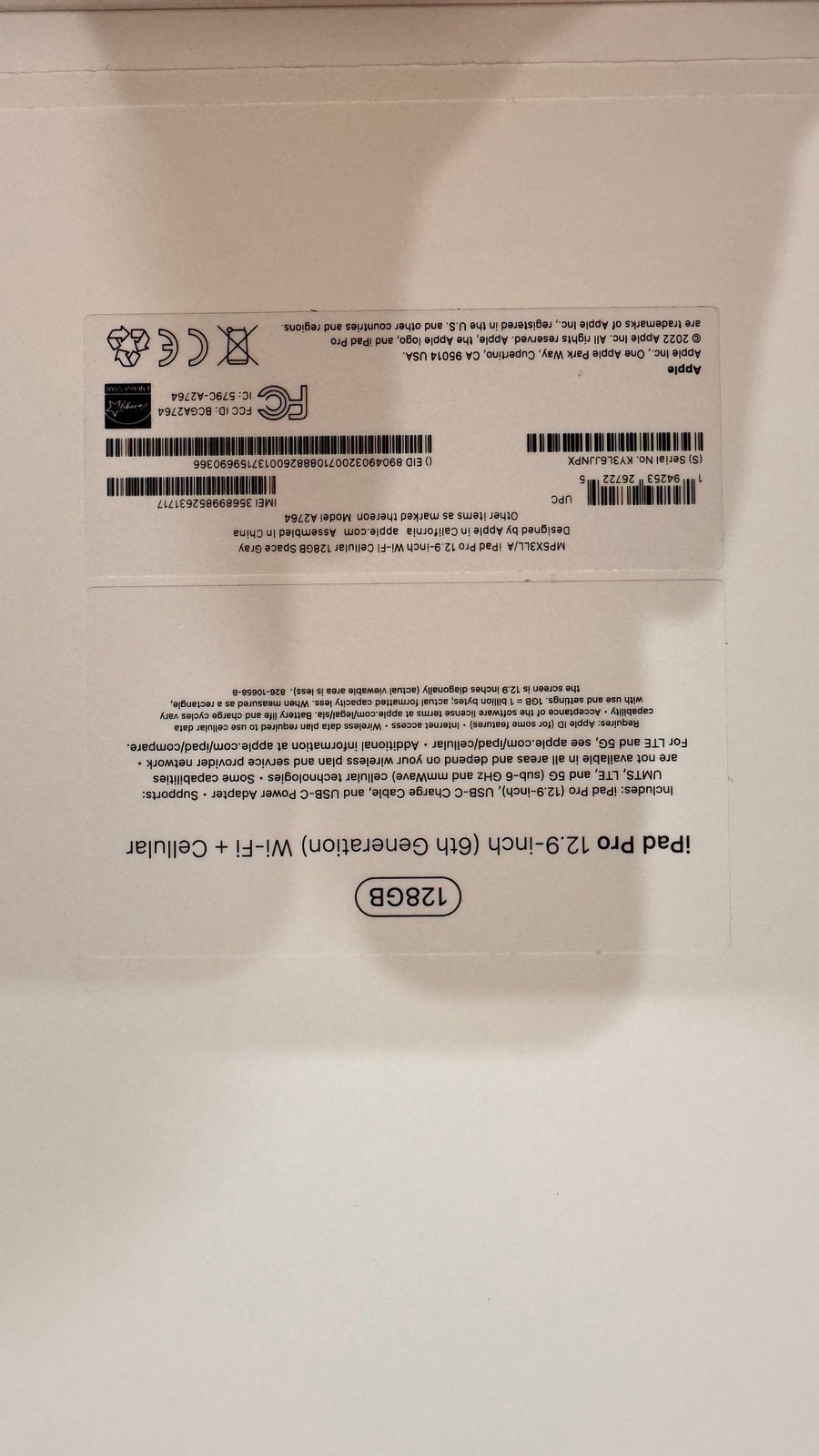 Apple iPad 12.9-inch iPad Pro (6th Gen) Wi-Fi + Cellular 128GB with accessories 5A73