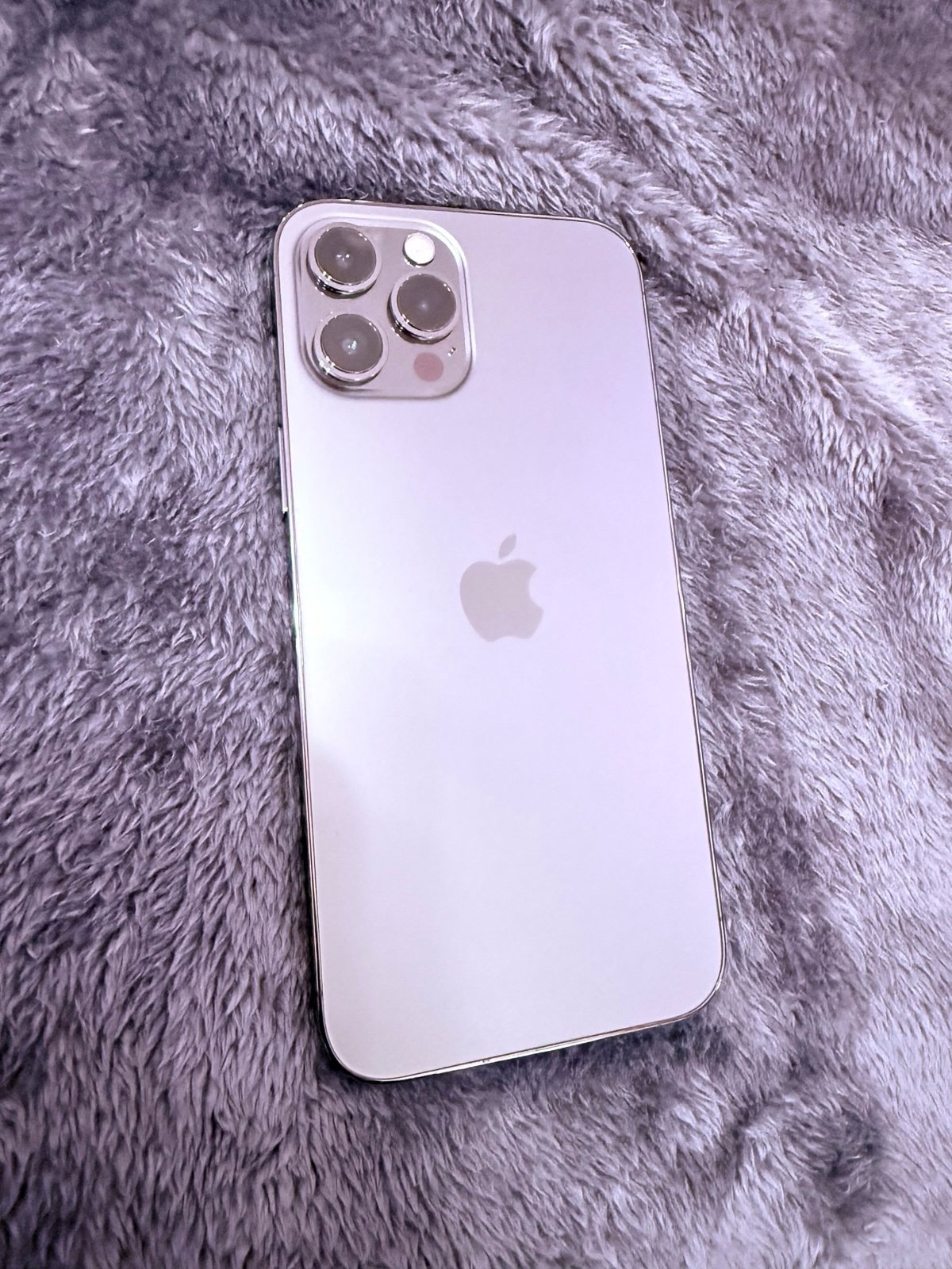 iPhone 12 Pro Max UNLOCKED 6H18