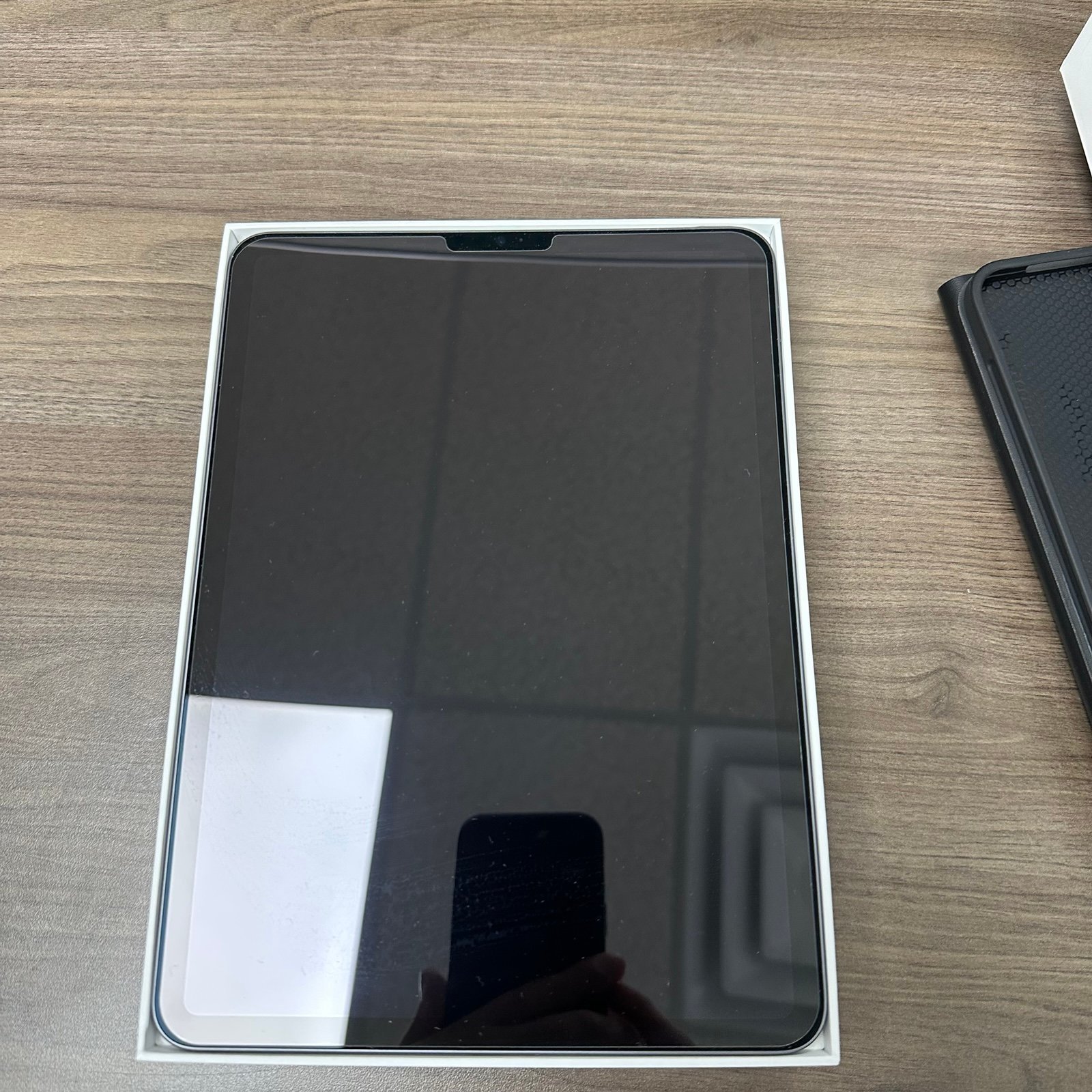 iPad Pro 11-inch 3rd Gen 128GB WiFi with Pen and accessories 3K13