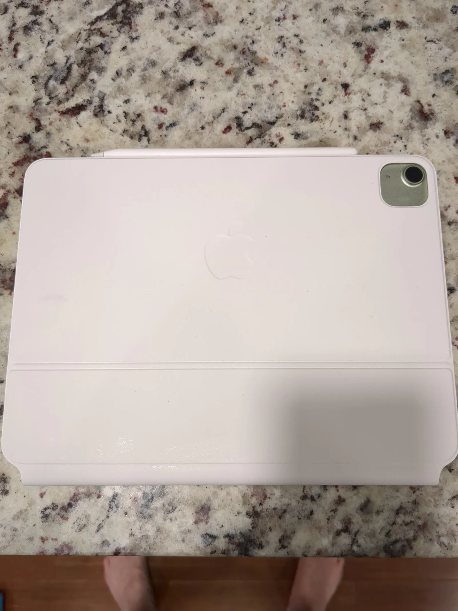 SOLD - Apple iPad Air 4th Generation 256 GB in Green bundle 3R21