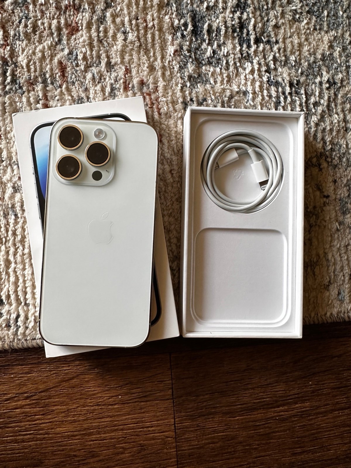 Apple iPhone 14 Pro 256 GB in Silver for Unlocked 1Z56