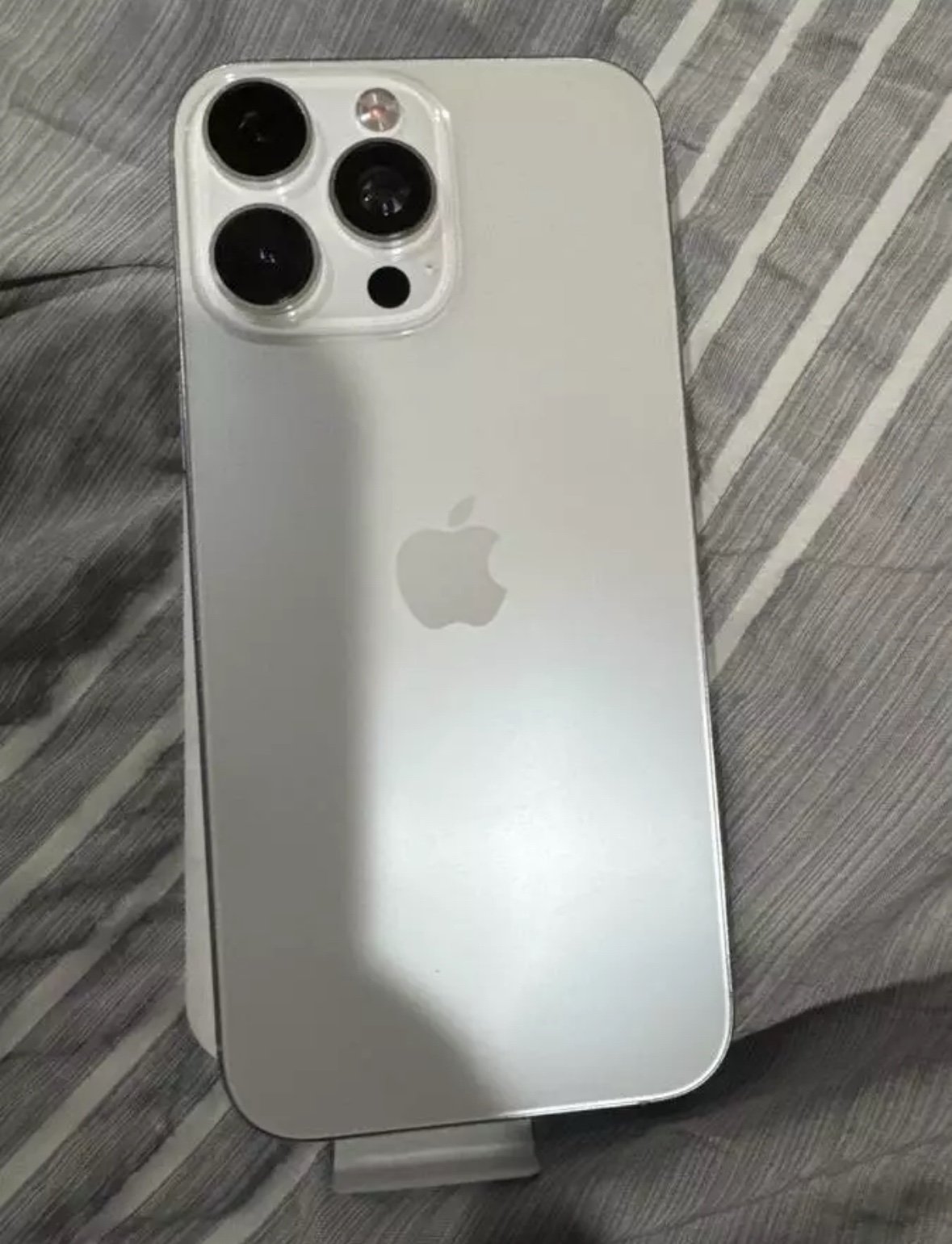 iPhone 16 Pro Max 2D38