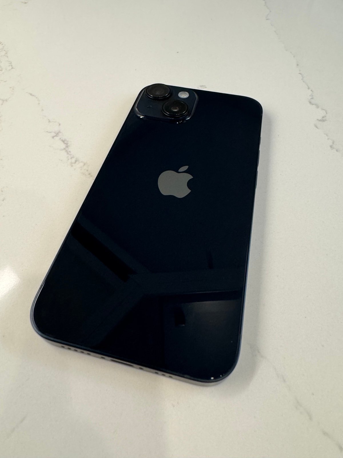 Apple iPhone 14 128 GB in Midnight - Unlocked 3H51