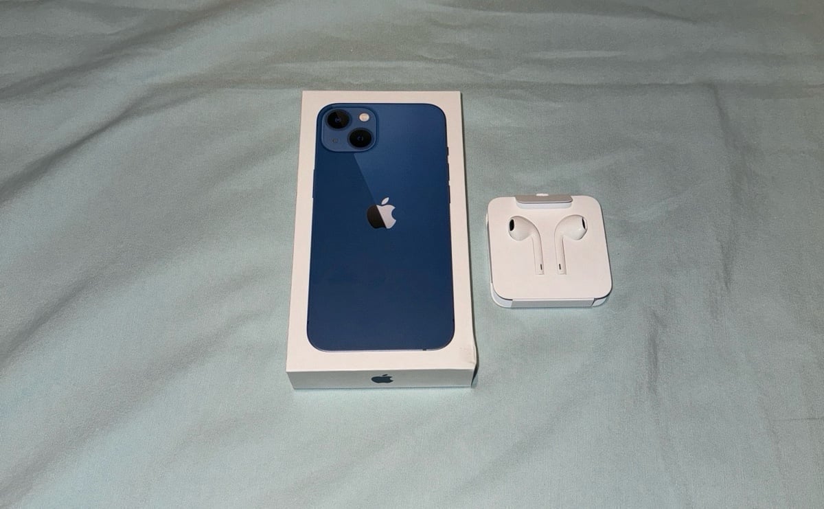 RESERVED  FOR ACHOURA Apple iPhone 13 Blue 128 GB Unlocked 7L66