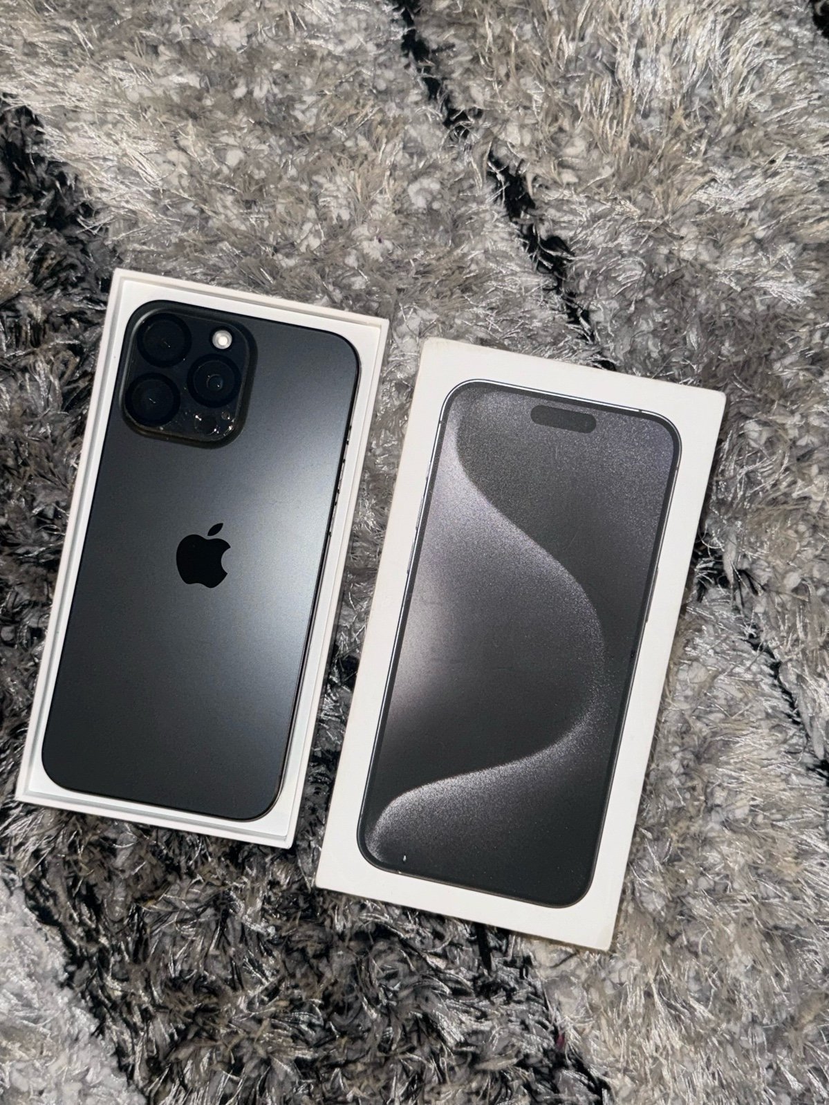 I phone 15 pro max BLACK (UNLOCKED) 256G 2D35