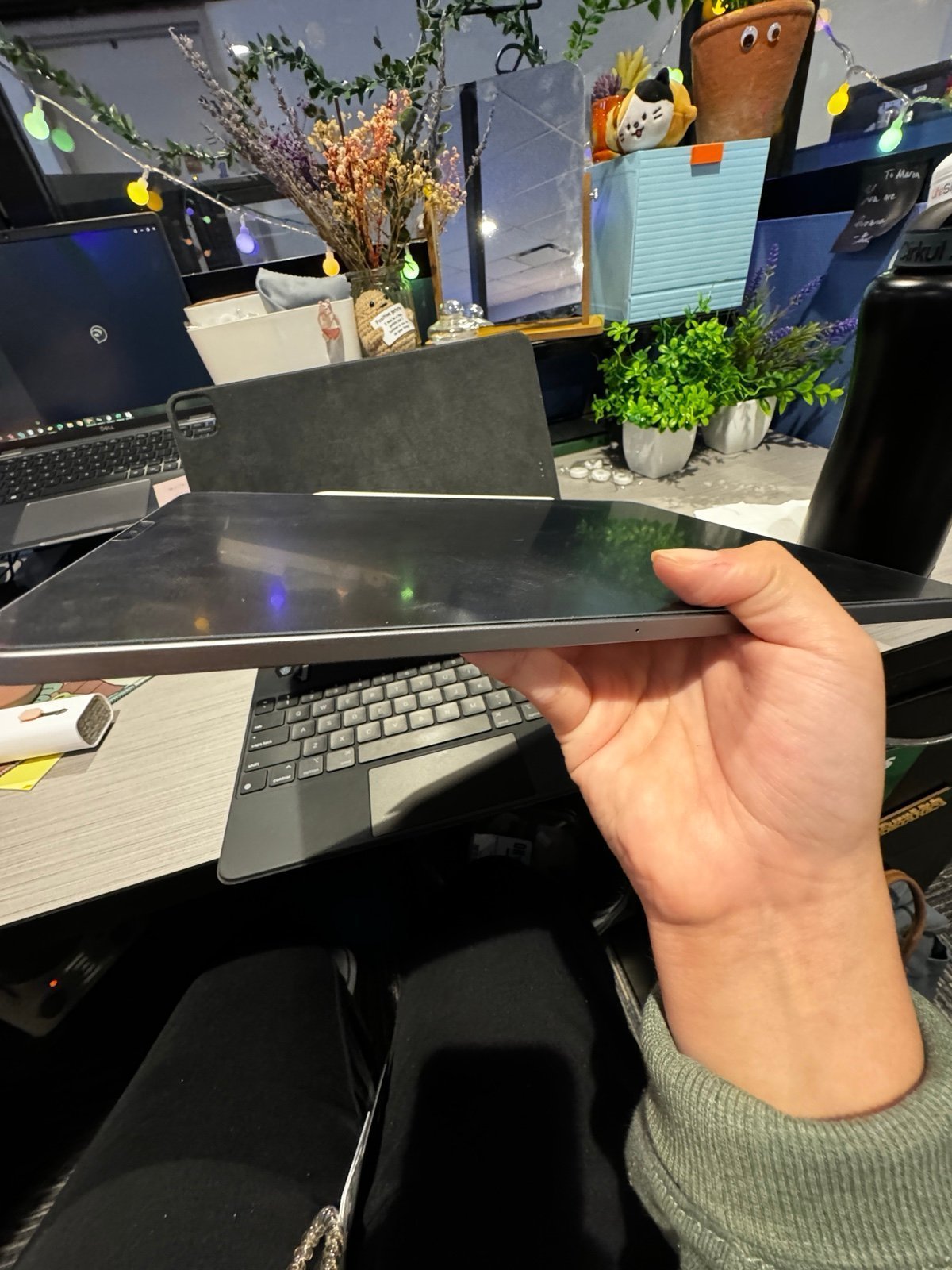 BUNDLE! Apple iPad Pro 6th Generation with Magic Keyboard and Apple Pencil 2 9X98