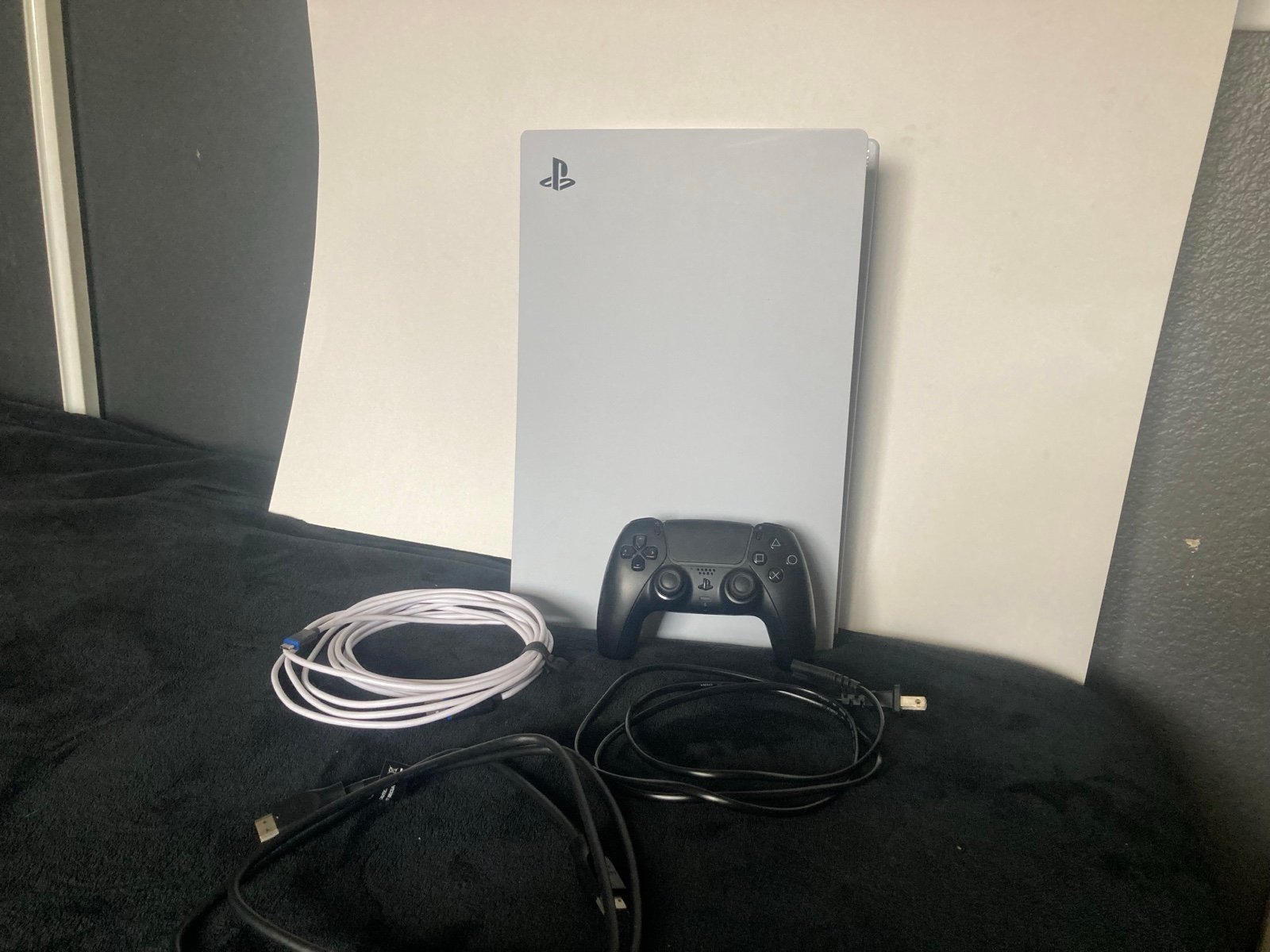 Ps5 digital console WITH controller 8K67