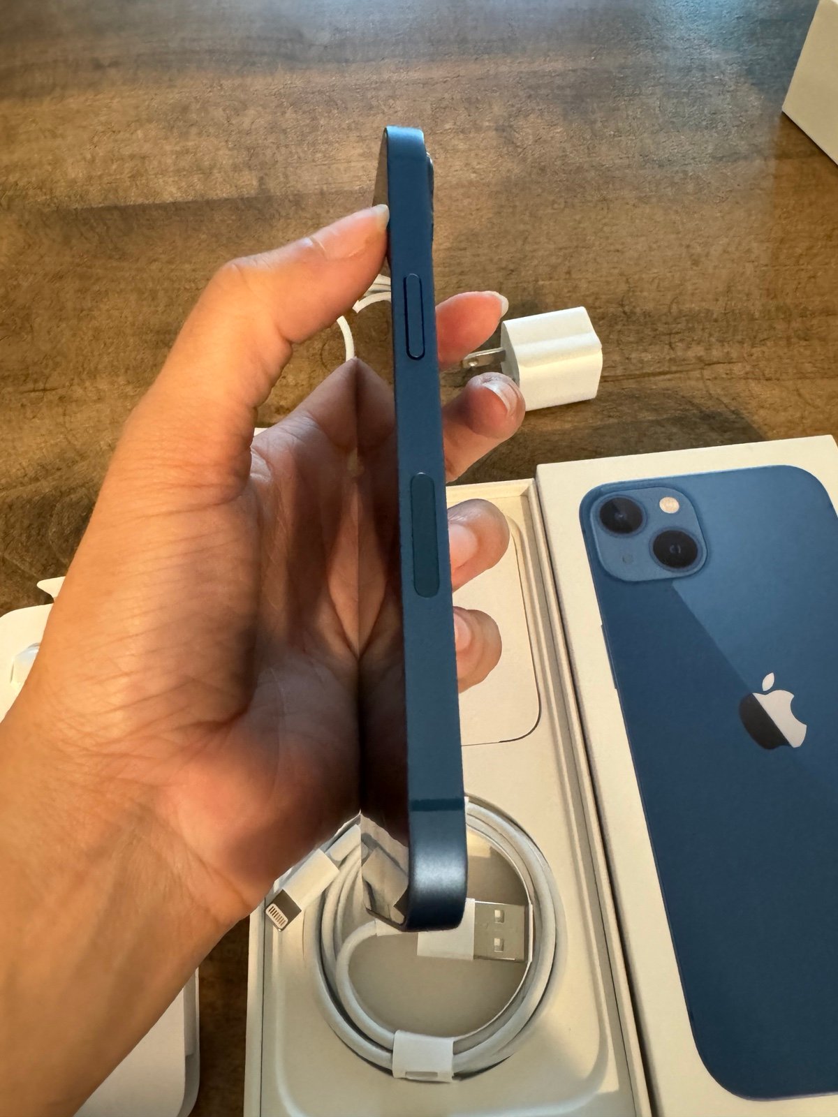 UNLOCKED IPhone 13 128 with extras GB in Blue 8N16