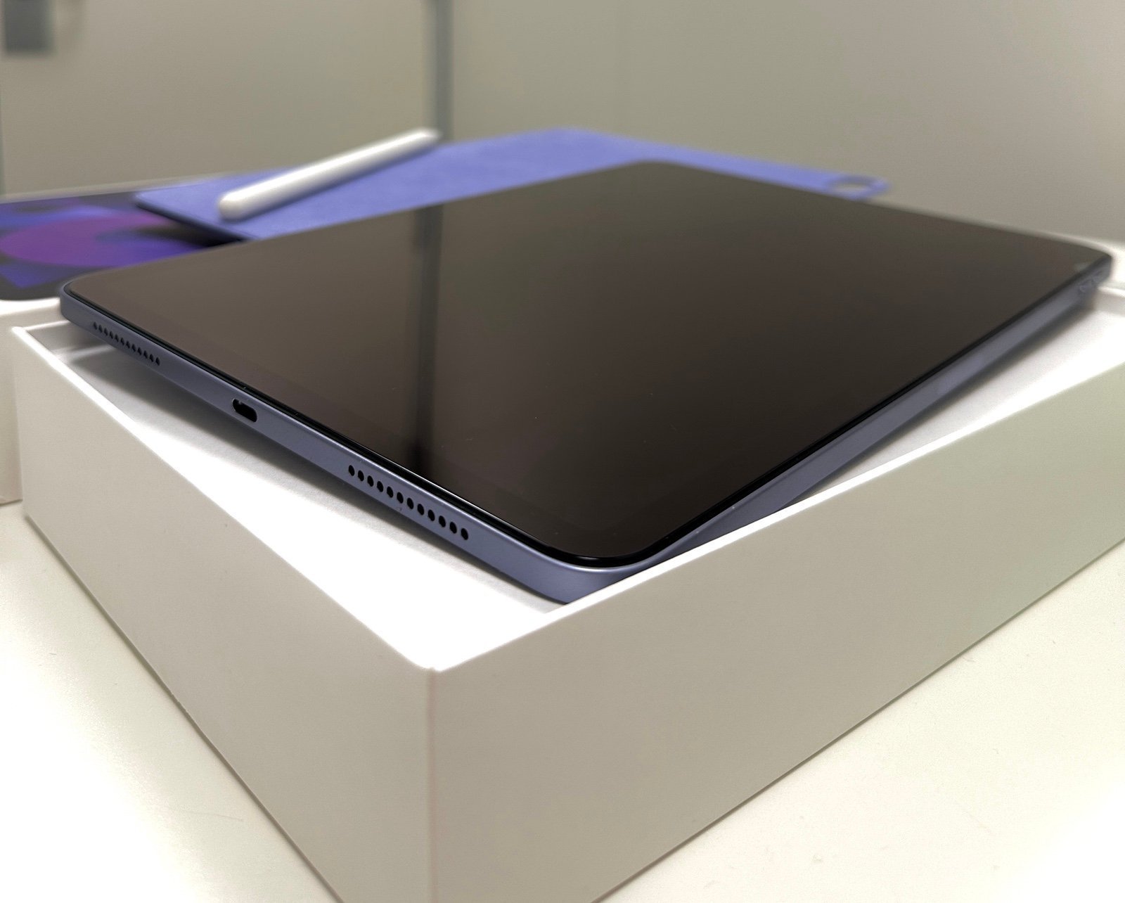 SOLD - Apple iPad Air 5th Generation 64 GB in Purple