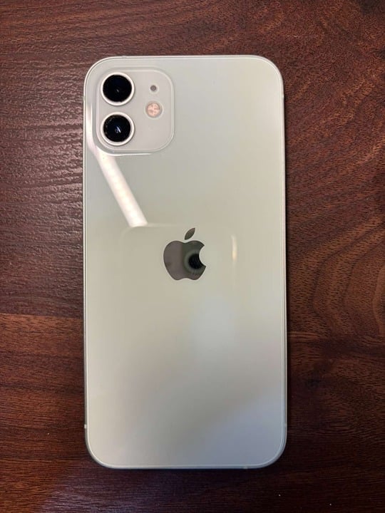 iPhone 12 256 GB (Unlocked) + 2 Cases + Accessories 6X52