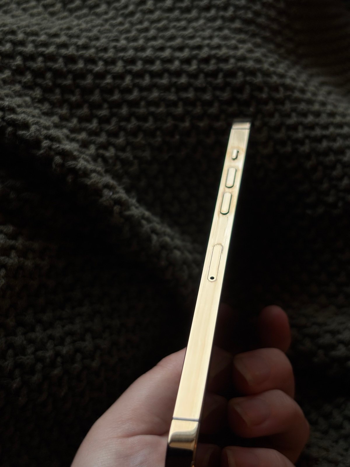 IPhone 12 Pro Max 256gb Gold Unlocked and Factory Reset 7E37